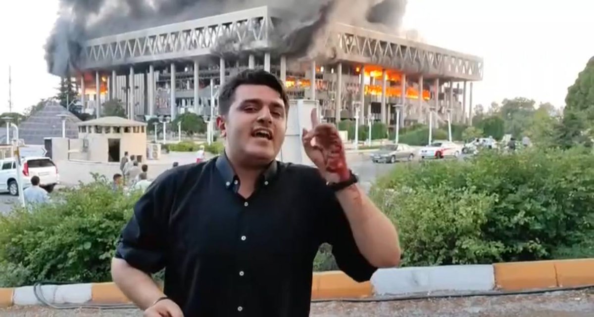 MonitorX99800's tweet photo. He has blood on his hands, he's injured, yet immediately continued.

What a legend. https://t.co/iBGnzC8vyw