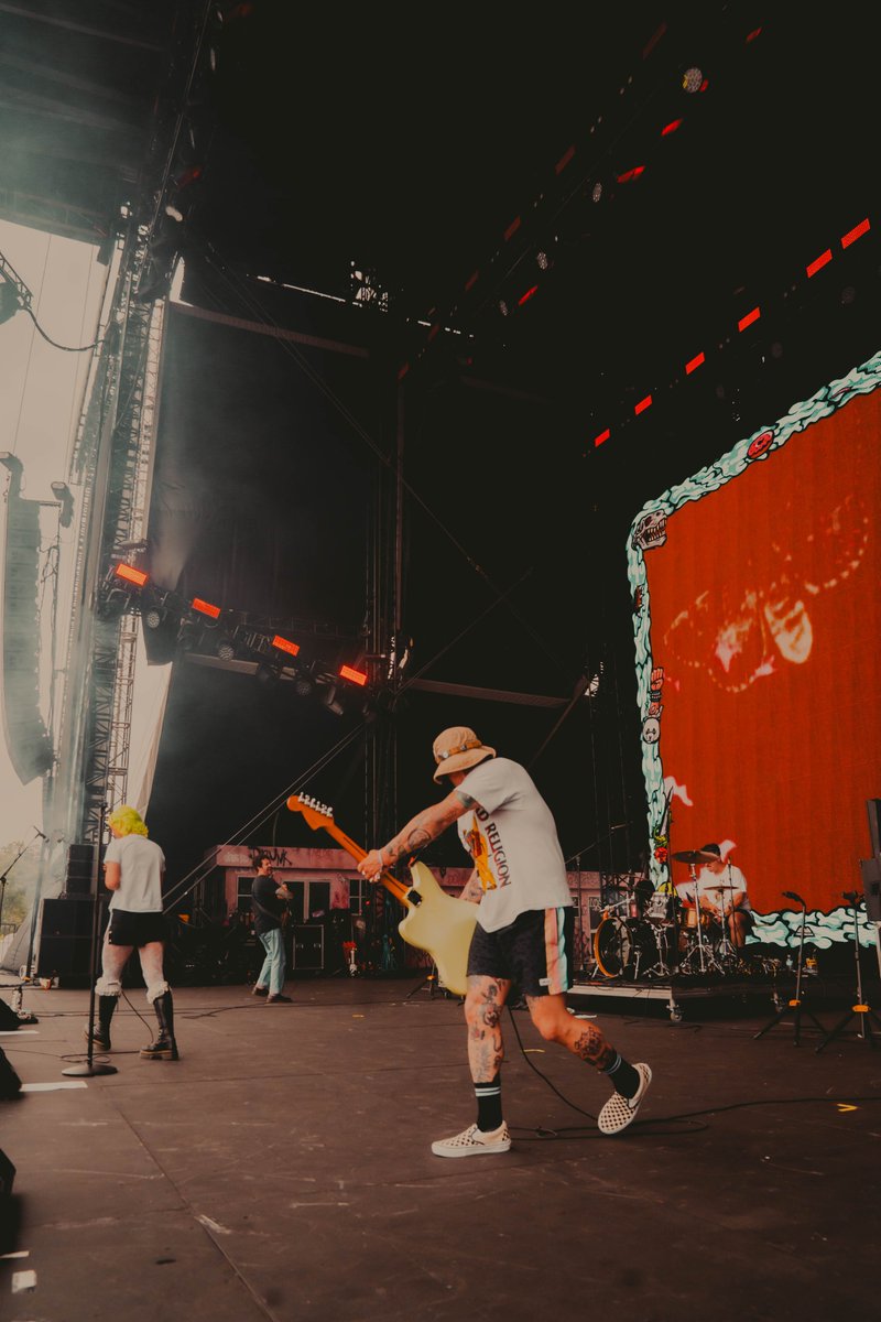 Scowl40831's tweet image. Thanks to everyone who came to see us at @VansWarpedTour🌼
Hyped to keep the energy going at these shows with our friends in @drain831!
June 16 - Richmond, VA @ Warehouse
June 17 - Asheville, NC @ Eulogy
June 19 - Baltimore, MD @ Ottobar
📸@JackiNicole
#scowl #vanswarpedtour