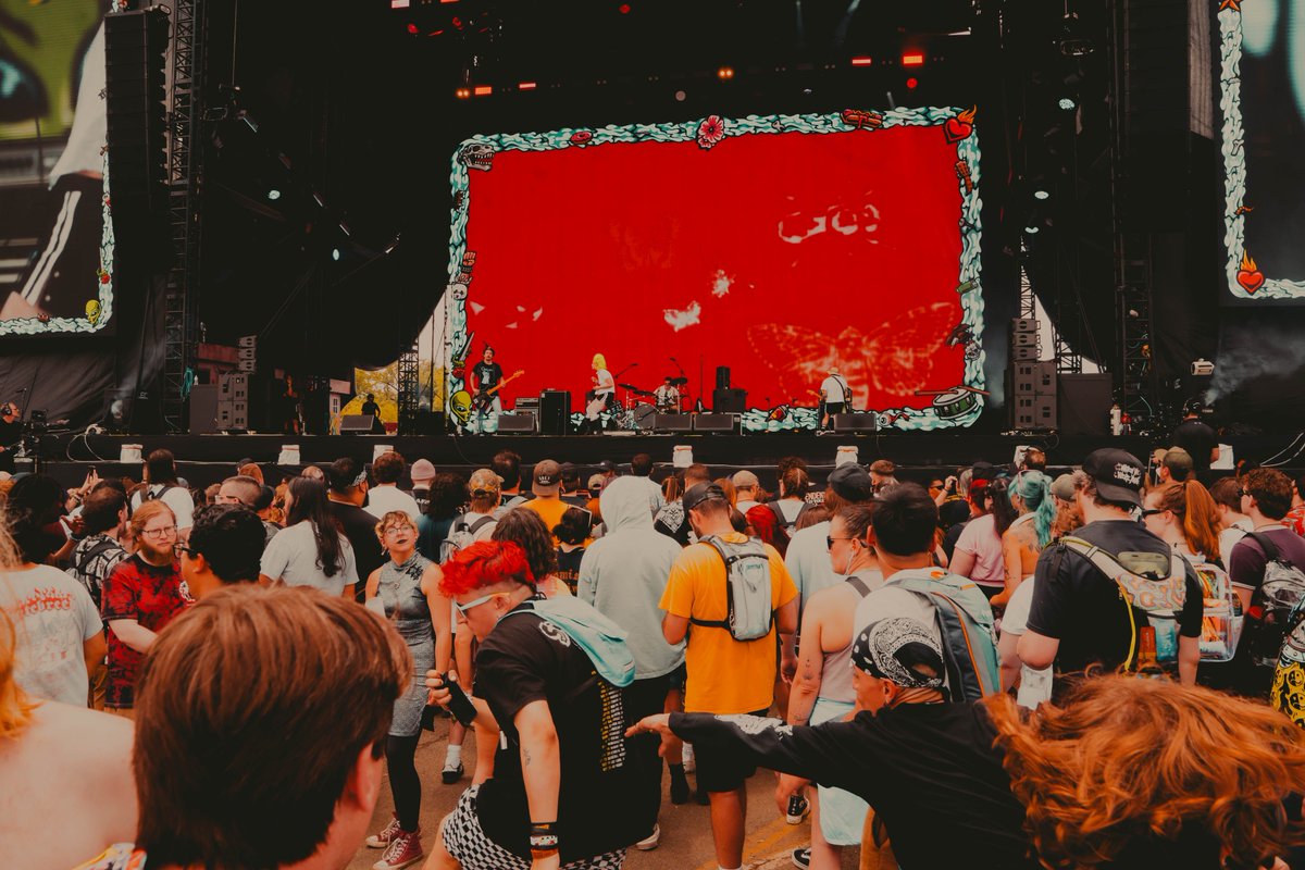 Thanks to everyone who came to see us at <a href="/VansWarpedTour/">Vans Warped Tour</a>🌼

Hyped to keep the energy going at these shows with our friends in <a href="/drain831/">drain831</a>!

June 16 - Richmond, VA @ Warehouse
June 17 - Asheville, NC @ Eulogy
June 19 - Baltimore, MD @ Ottobar

📸<a href="/JackiNicole/">Jack</a>
#scowl #vanswarpedtour