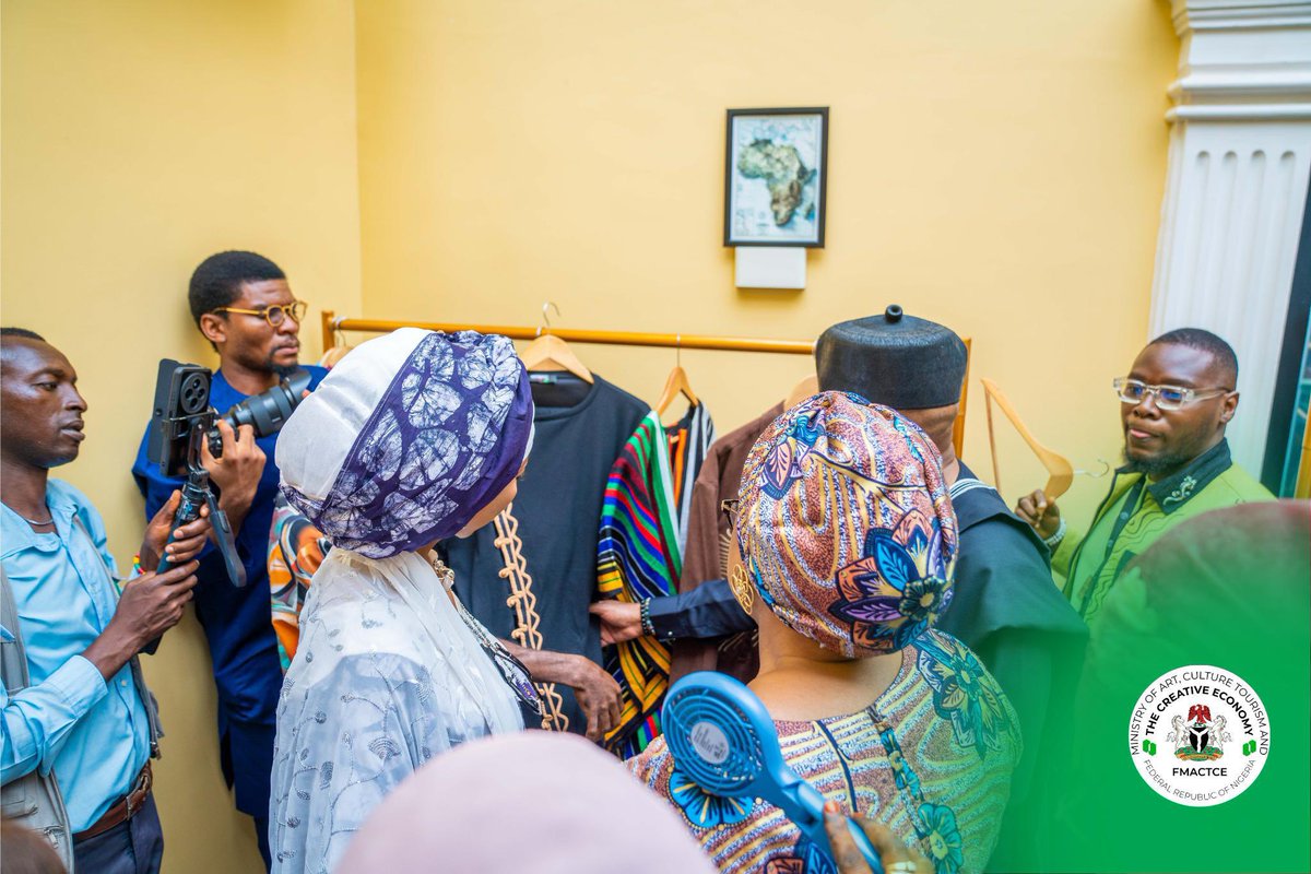 Fmactce_Nigeria's tweet image. Together, their message was clear: Nigeria’s young designers matter and their work is the blueprint for a thriving, inclusive creative economy.

#FashionFocus2025 #NigeriaEverywhere #CreativeCollection #FMACTCE #YouthInFashion  #CultureAsCapital #RenewedHopeAgenda