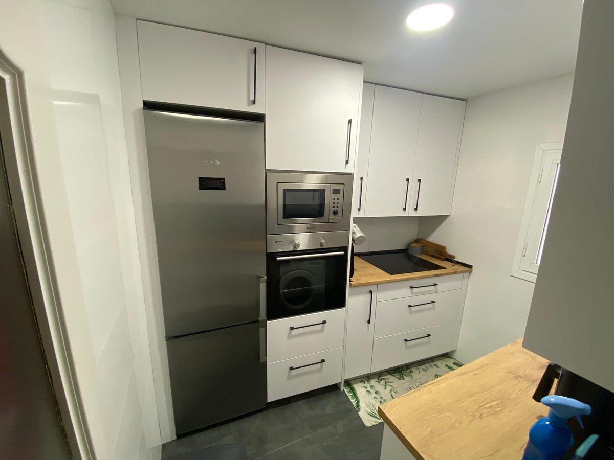 midnight_ew's tweet photo. Busco compi de piso en Madrid 🏡
💸 575€/mes + luz/gas
📍 Frente a Plaza Río (Legazpi/Usera)
👩‍💼 Chica joven con curro estable (40h)
💻 Ideal si teletrabaja (hay oficina)
🐱 Con gato majo y cariñoso
💬 Escríbeme si te interesa o conoces a alguien https://t.co/FslUC2Alza