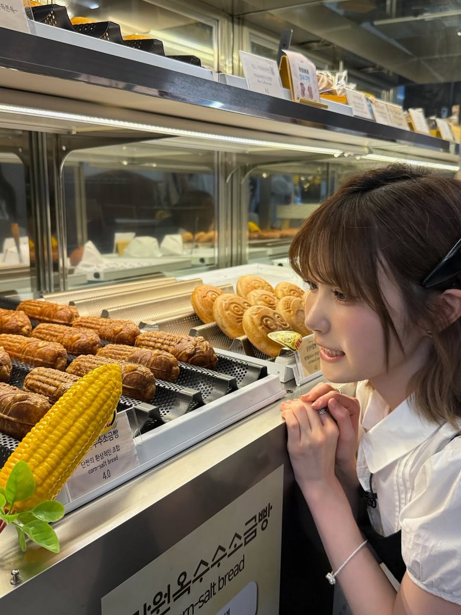 Hitomi 🍞 tweet media