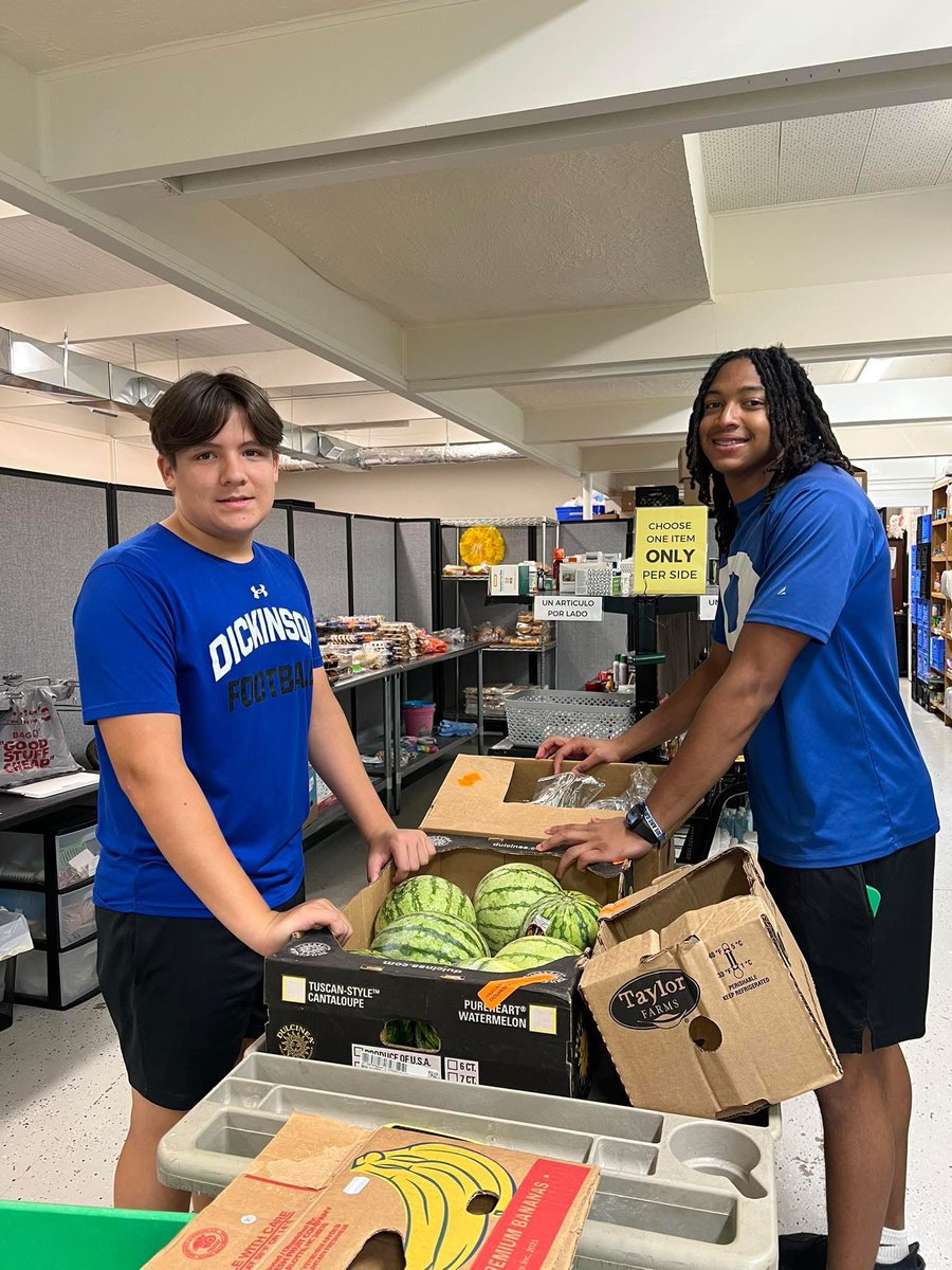 AJ Hanley (@ajhanley53) on Twitter photo Spent the morning with <a href="/bglover2026/">Braden Glover</a> at <a href="/MILewisCtr/">M. I. Lewis Center</a> volunteering to help those in need. Bring a Gator is not only about what you do on the field, but off the field as well. #GatorPride ๐ <a href="/DickinsonFB/">DHSGatorFB</a> Spent the morning with <a href="/bglover2026/">Braden Glover</a> at <a href="/MILewisCtr/">M. I. Lewis Center</a> volunteering to help those in need. Bring a Gator is not only about what you do on the field, but off the field as well. #GatorPride ๐ <a href="/DickinsonFB/">DHSGatorFB</a>