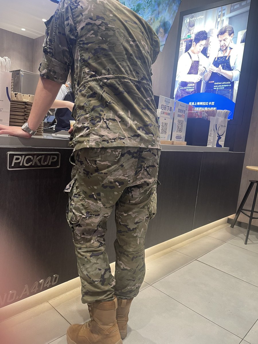 偶遇偷拍，这种很想迷晕了拖走慢慢玩耍，或者🤔被反杀？被玩？