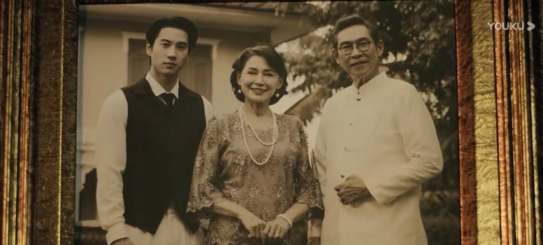 ช่วงนี้มีคนกลับมารีโพสคลิปนี้คือทุกคนไม่ออกจากเรือนเล็กกันหรอคะ ฮือออ(เราก็ยังไม่ออก😭)