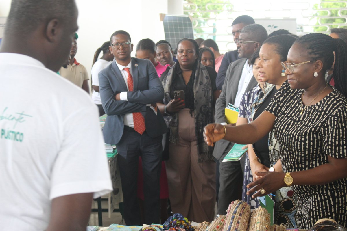 UndpStp's tweet image. #UNDPSTP joined Environmental Week (June 5–13) in Sao Tome and Principe, celebrating #WorldEnvironmentDay with youth-led climate action.
Workshops, recycled art, and discussions on #NDCs, gender &amp;amp; climate challenges highlighted the event.
#YouthForClimate #SustainableFuture