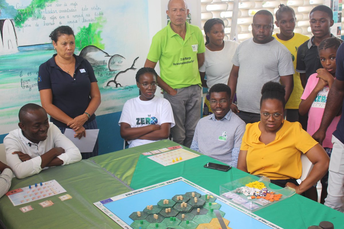 UndpStp's tweet image. #UNDPSTP joined Environmental Week (June 5–13) in Sao Tome and Principe, celebrating #WorldEnvironmentDay with youth-led climate action.
Workshops, recycled art, and discussions on #NDCs, gender &amp;amp; climate challenges highlighted the event.
#YouthForClimate #SustainableFuture