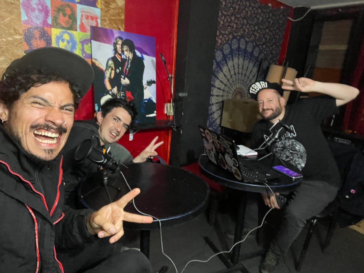 LosPeyes's tweet photo. 🚨 #LaHoraPeye | ¿Anda desparchado?

Escuche este podcast y conozca a Los Fuckin Surfer Smokers, banda bogotana de Surf que la rompe en festivales de Europa.

Apoya: @AsesoriasPunk 

Sigue La Hora Peye 2.0 en Spotify
https://t.co/dgq1guMlFy https://t.co/BTzBt4jKi4