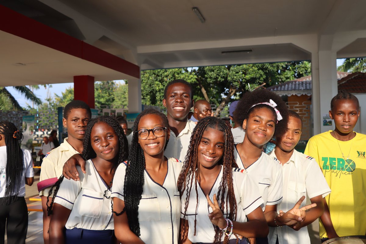 UndpStp's tweet image. #UNDPSTP joined Environmental Week (June 5–13) in Sao Tome and Principe, celebrating #WorldEnvironmentDay with youth-led climate action.
Workshops, recycled art, and discussions on #NDCs, gender &amp;amp; climate challenges highlighted the event.
#YouthForClimate #SustainableFuture