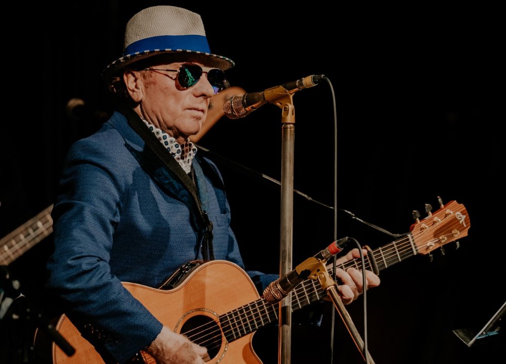 officialcharts's tweet photo. Van Morrison (@vanmorrison) hopes to bank a 17th Top 10 album with #RememberingNow this week 🎸🎺
See your all-new Albums Chart Update here: https://t.co/VSBG0KGCZA
#VanMorrison https://t.co/0lGOl6nioP