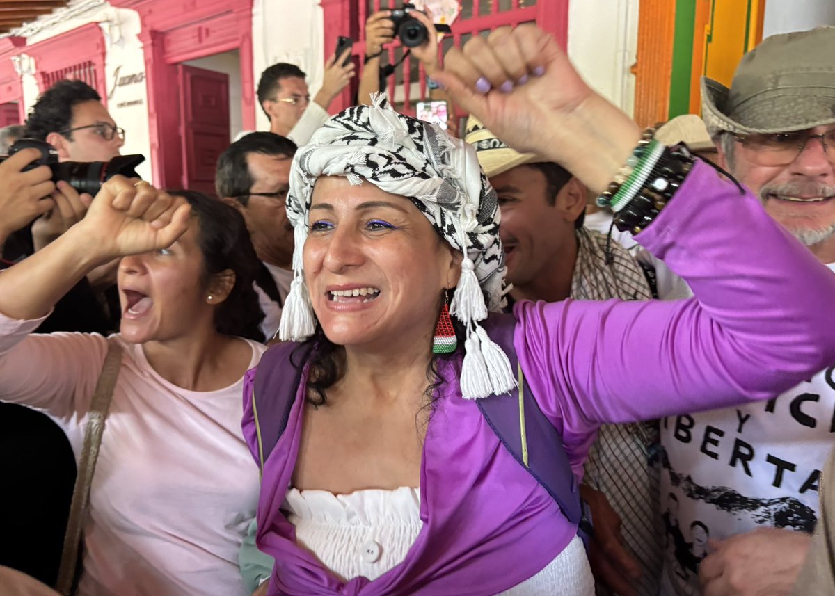 Jericó, el Suroeste de Antioquia y toda Colombia celebran: sus 11 campesinos ganaron una batalla al gigante AngloGold Ashanti. El juez negó la medida de aseguramiento. ¡Seguimos exigiendo justicia y gritando #FueraAngloGold por el agua, la vida y la protesta!