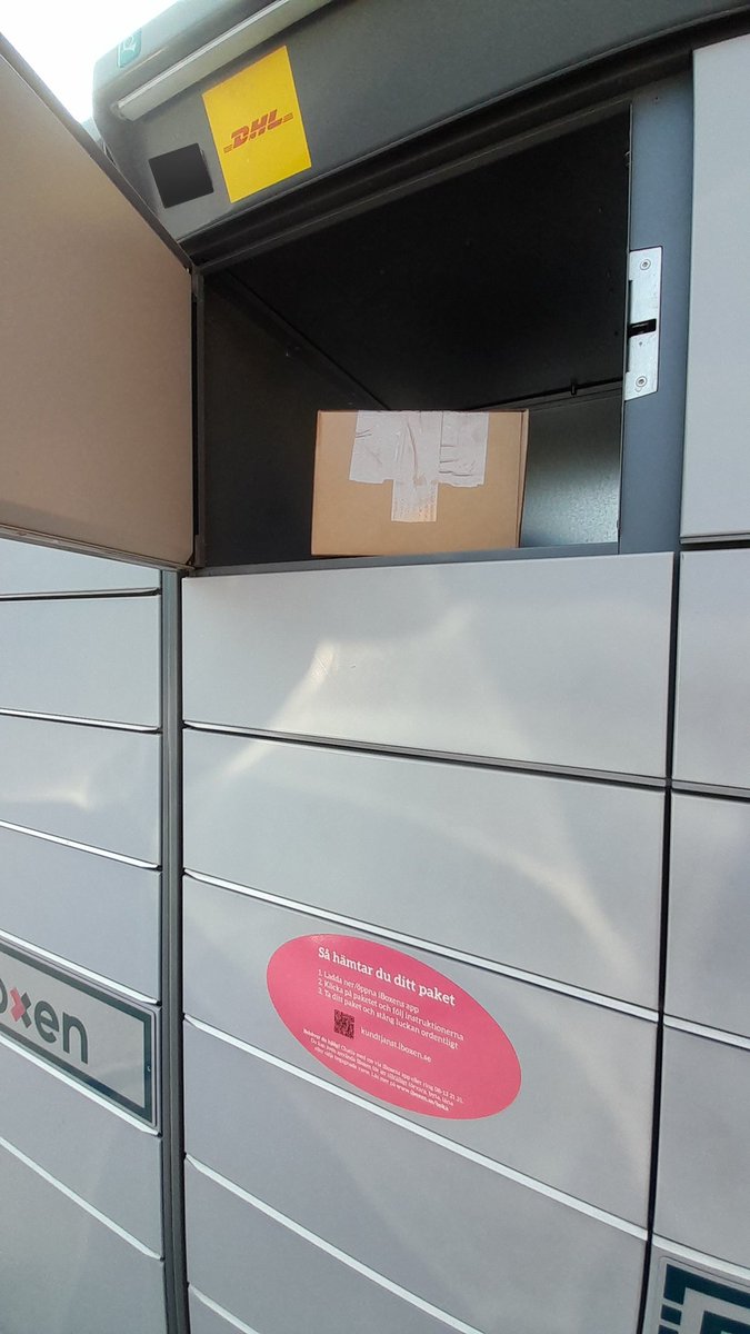 SwedishGamester's tweet image. Earlier today I recieved a #textmessage that I have a #package to collect! But instead of the usual #ServicePoint it was delivered to an outside #ParcelLocker pretty much smack middle in #TheGhetto! So I was kinda worried someone would jump me, and steal my precious new #toy! 😅