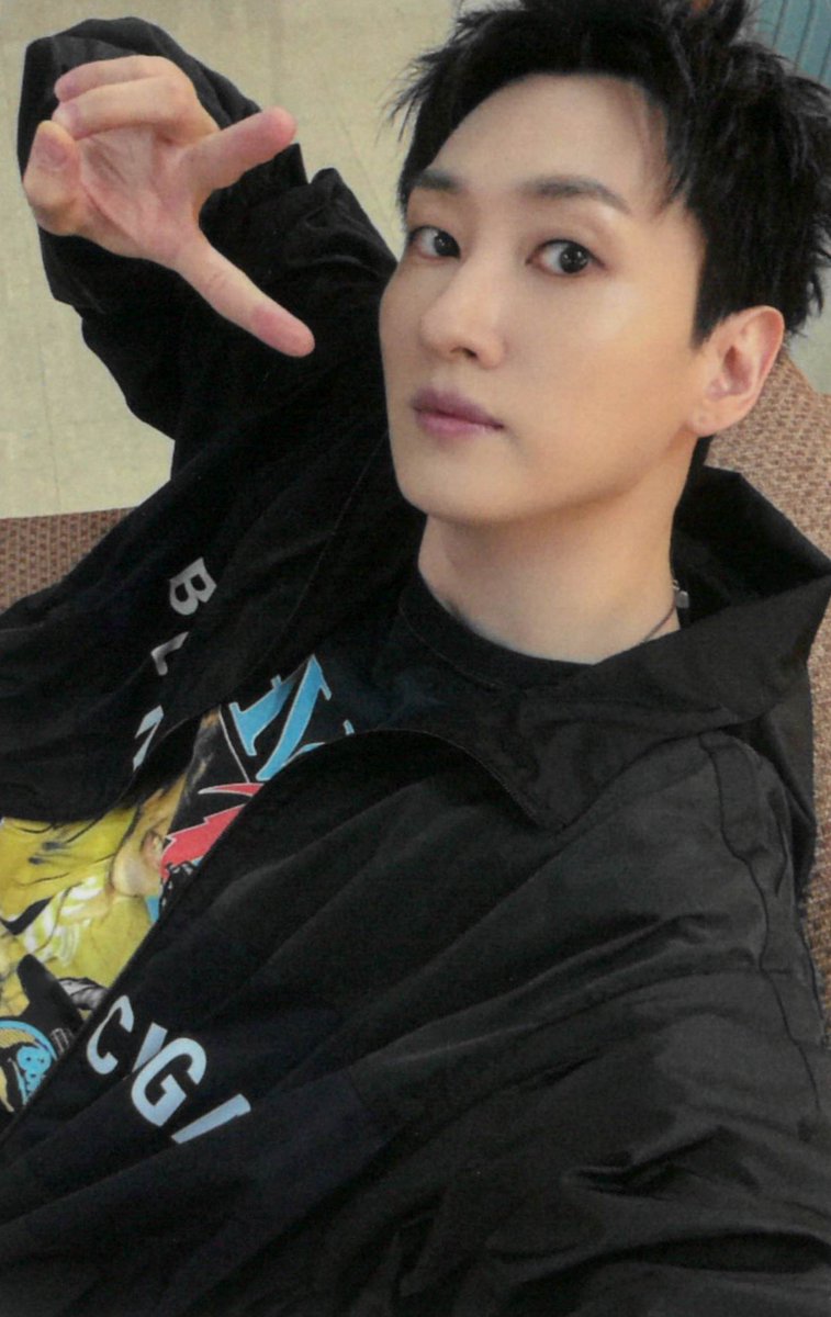 [SCAN1] Super Junior D&amp;E - Artique Production Kaaohsiung Fansign_POB POCA 1/2 💙

🐯🐰 D&amp;E version 🎈✌️🖤
(Give me back this cute nerdy Hae styling and this BND look of Hyuk 🔥💕)

#SUPERJUNIOR #슈퍼주니어 
#SuperJuniorDnE #슈퍼주니어DnE
#은혁 #EUNHYUK <a href="/AllRiseSilver/">Dalnim</a>
#동해