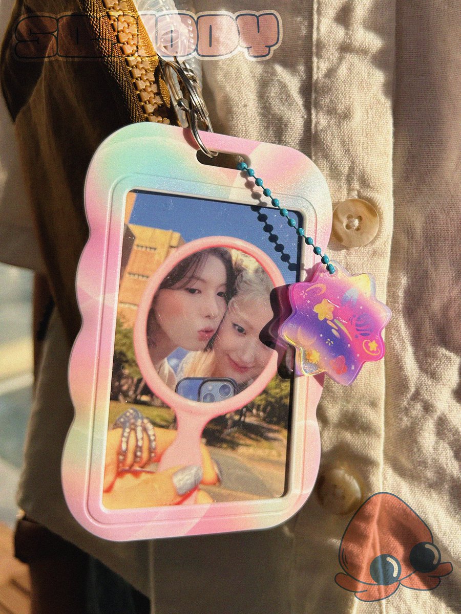 sq_uidart's tweet photo. NMIXX looking real super sweet in my pc holder 🙂‍↕️🙂‍↕️ #해원이를_원해 #이거_봐쮸 #배블왔솔 https://t.co/qLn75iB8yz