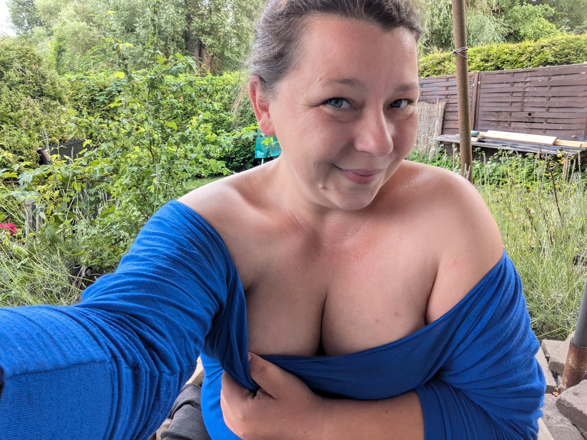 Guten Abend, schaust Du vorbei?

stripchat.com/KasiaPrivat/fo…

#outdoor #draußen #nomakeup #livecam #naturalbeauty #berlin #naturpur #hairy #sensual #werbung #videos #playtime #spinthewheel #livetouch #spielzeug