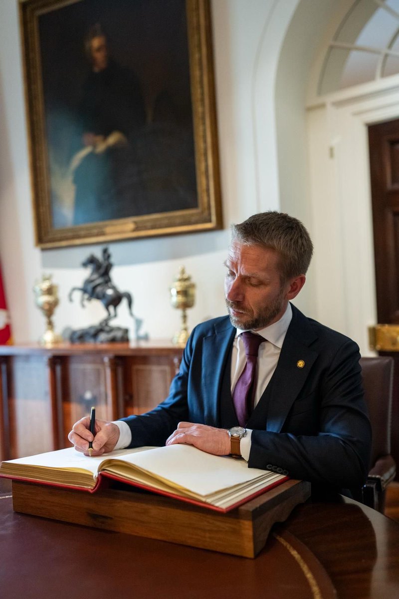 Ambassador Frédéric Bernard had his first meeting with President Donald J. Trump at the White House. 

🇧🇪🤝🇺🇸 Belgium and the United States are longstanding allies. Ambassador Bernard looks forward to deepening our transatlantic relationship.