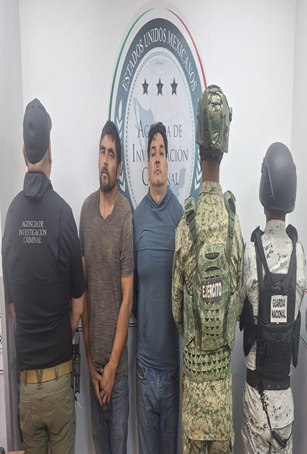armadas_mexico's tweet photo. Jesús Adrián “N” y Luis Fernando “N”, y aseguraron 819.5 kilogramos de metanfetamina, 23 cartuchos, un vehículo y el inmueble. La droga presuntamente pertenece a una célula del Cártel del Pacífico. Todo fue puesto a disposición de la FGR. https://t.co/nv0fCgRaKc
