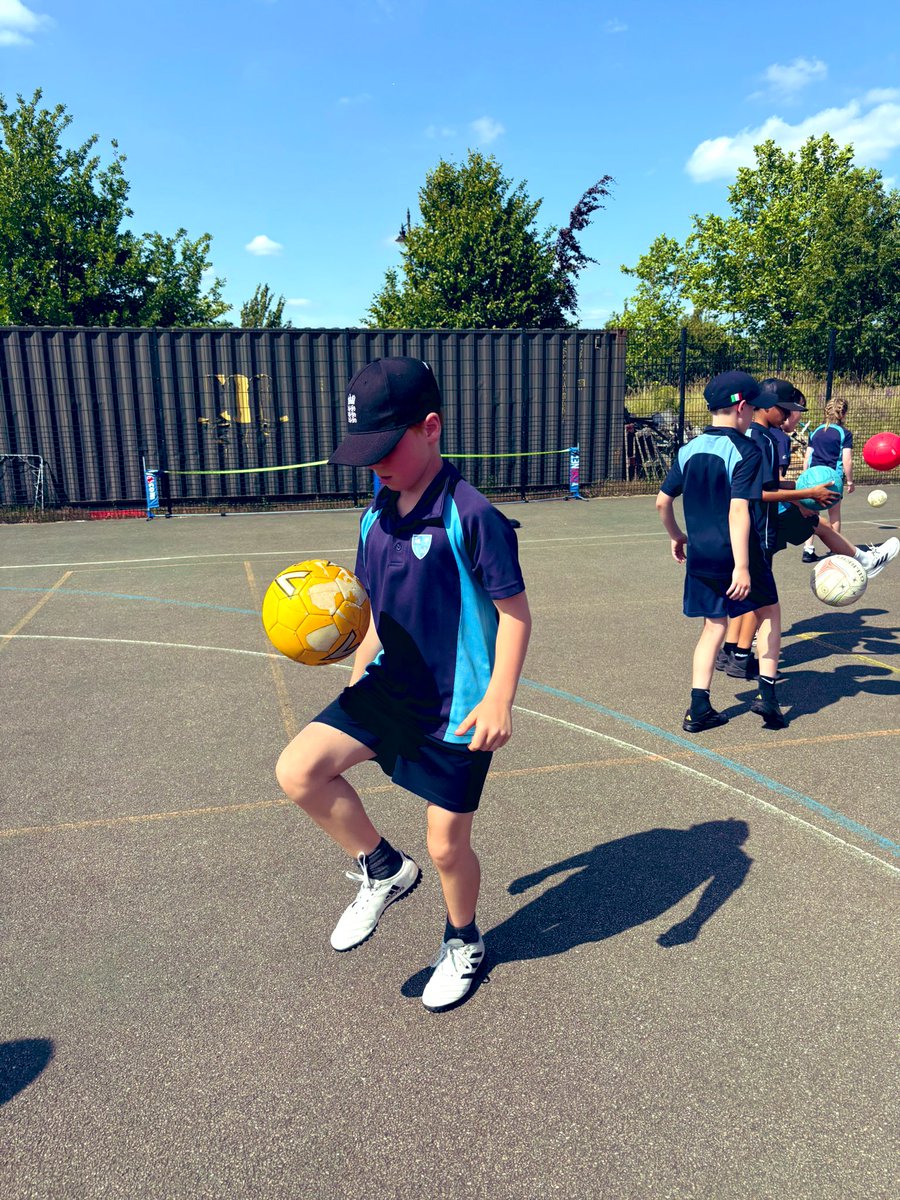 Laura Hardy tweet media