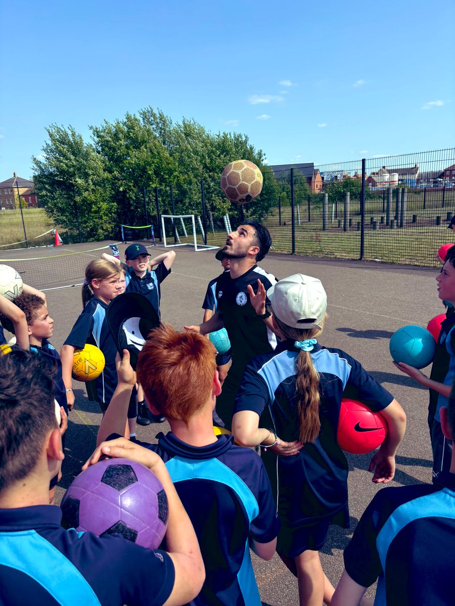 Laura Hardy tweet media