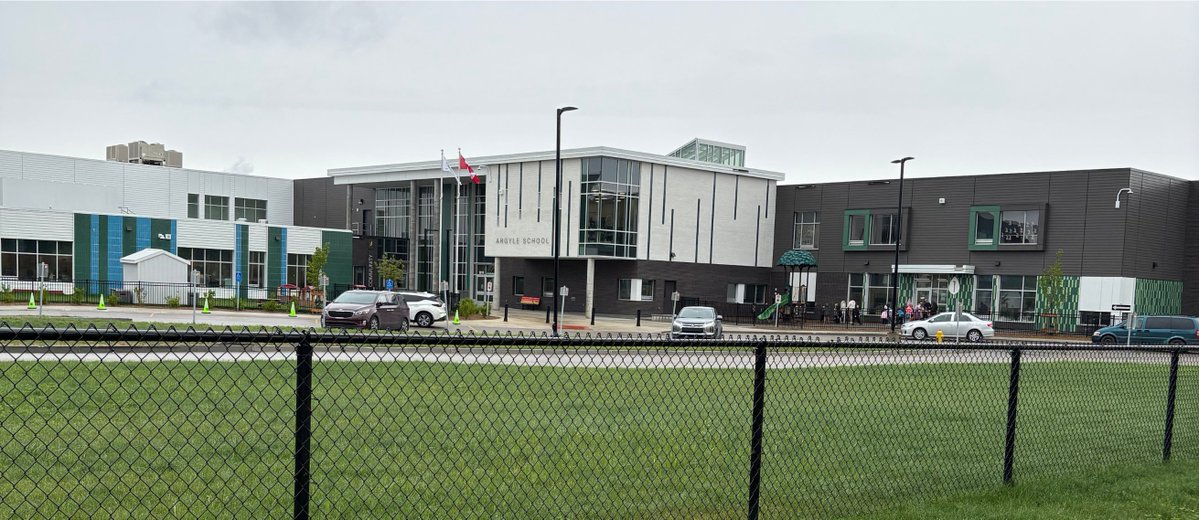 CAASKPatrollers's tweet image. Jaywalking and speeding are still problems in school zones.

Staff at Argyle School in Regina, along with Regina Police officers recently conducted a CAA School Zone Safety Assessment. 
Learn more at caask.ca/schoolzonesafe….
@argyleschoolSK   
@RegPublicSchool   
@reginapolice