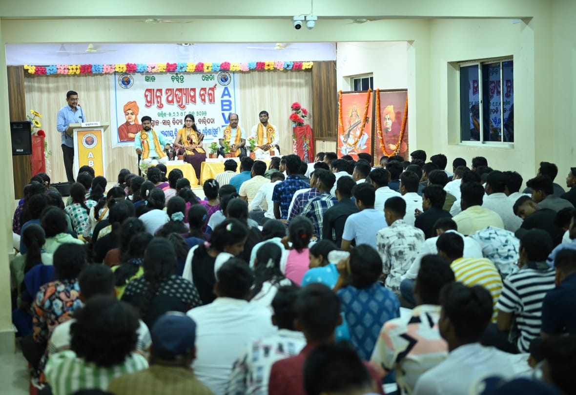 Prant Abhyas Varg of Akhil Bharatiya Vidyarthi Parishad, Odisha (Purva) was successfully conducted at Sai Vidya Mandir, Baripada in the esteemed presence of Shri <a href="/iGovindaNayak/">Govinda Chandra Nayak</a>, National joint-organising Secretary; Shri <a href="/Kamalnayan84/">Kamal  Nayan</a>, Zonal Organising Secretary, North-East Zone;