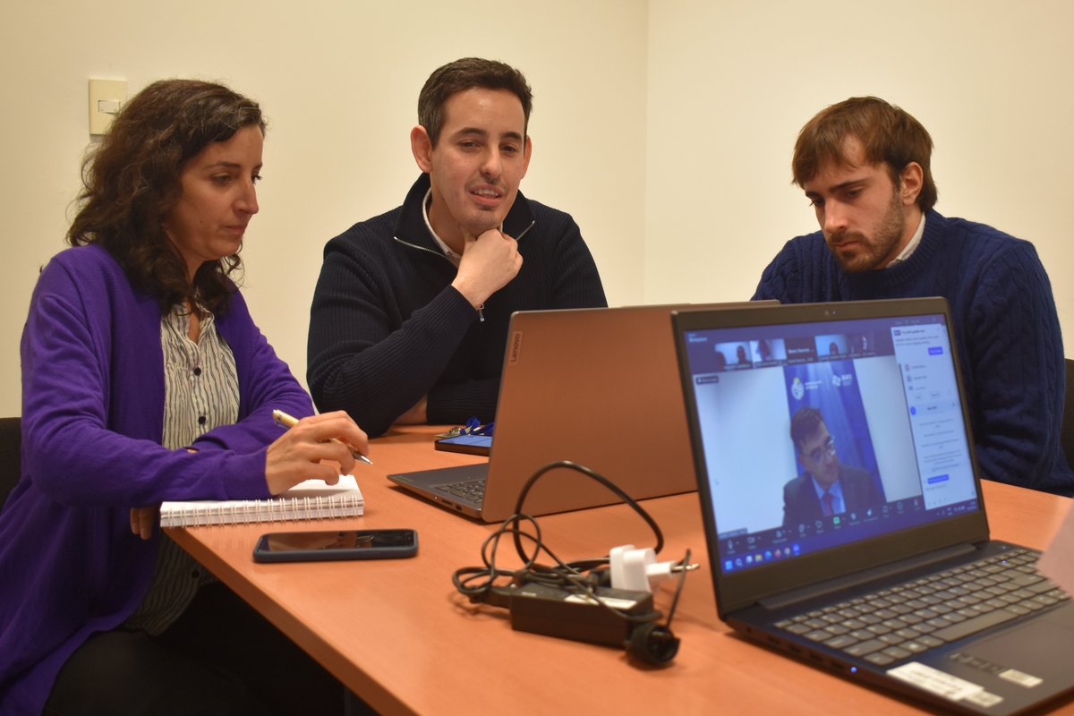 AuciUruguay's tweet photo. Junto a @relcoop realizamos una charla informativa sobre las oportunidades doctorales y postdoctorales de las acciones Marie Sklodowska Curie, del programa @HorizonteEuropa y los máster #Erasmus del @EUErasmusPlus de la Comisión  Europea. https://t.co/Lmra5VzOUK