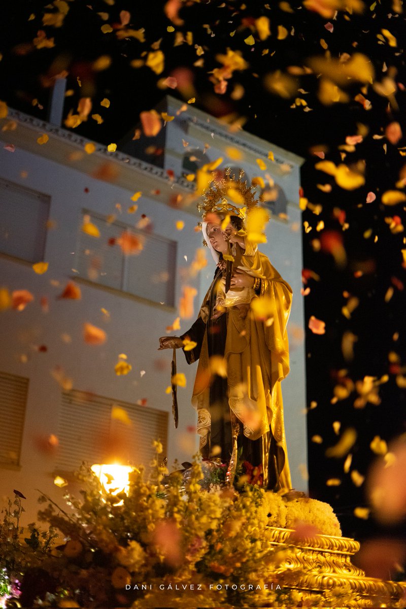 Uno para el 16. #CofradíasMLG <a href="/GloriasMalaga/">Glorias de Málaga</a> <a href="/carmenelpalo/">Hdad. Ntra. Sra. Virgen del Carmen El Palo</a>