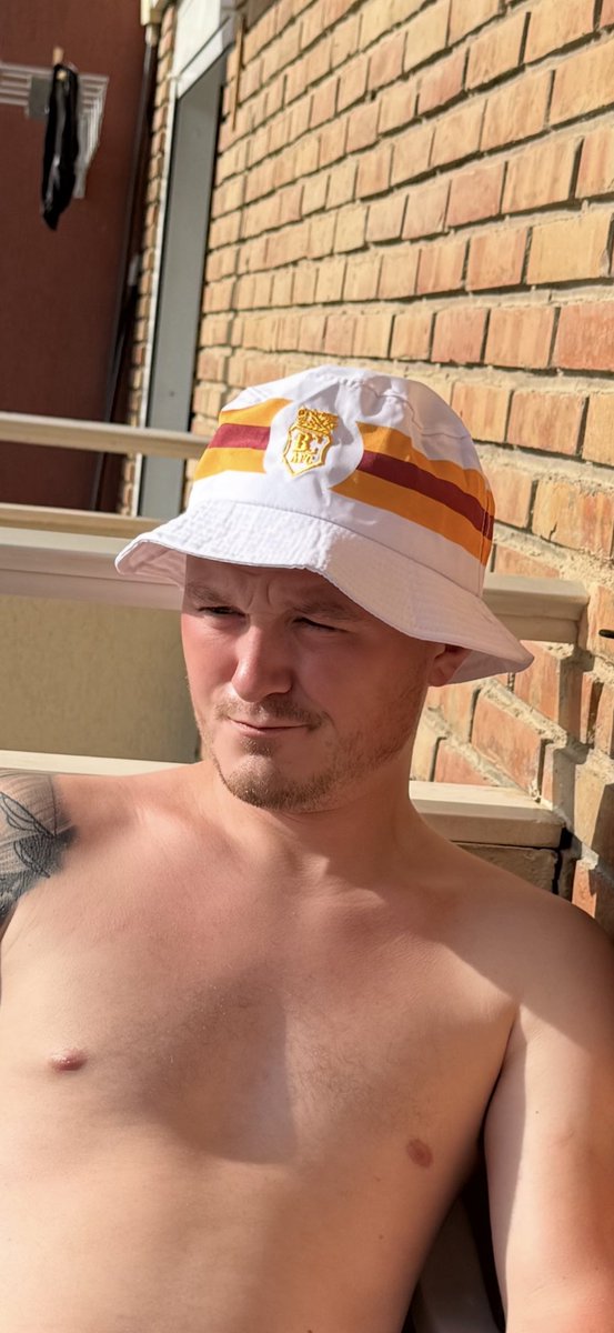 Smithersctid's tweet image. Love this hat ⁦⁦@Thecityvent⁩ ⁦@officialbantams⁩ #bcafc #holiday