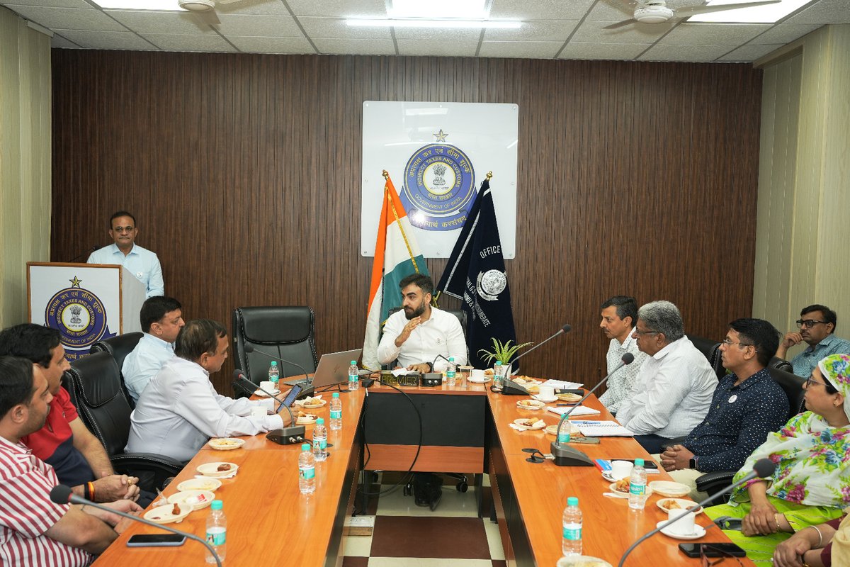 CgstJammu's tweet photo. @cbic_india launched a two week nationwide GST Pakhwada today, wherein, CGST Jammu initiated an interaction with the Taxpayers/Trade associations, including CCI Jammu. Grievance redressal helpdesks are established at CGST offices in Jammu/Samba/Kathua/Srinagar/Leh @cgstchdzone. https://t.co/0rOlwVQshc