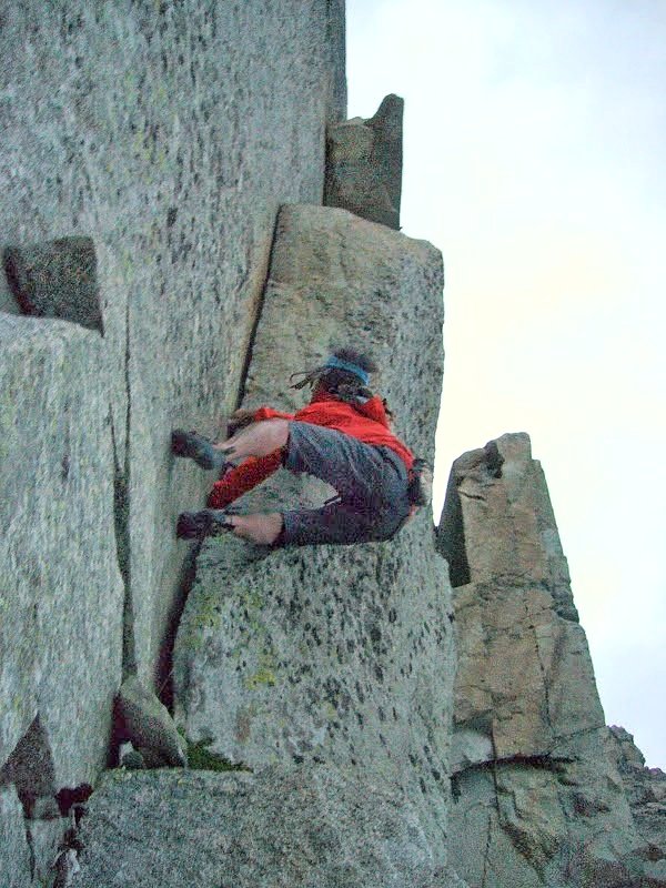 Un mapa emocional que transita entre la soledad y la esperanza, entre lo vivido y lo perdido. Como el poeta escribio: el vertigo como forma de memoria