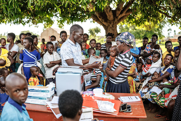 This dispatch from the world’s most mosquito-bitten district captures the devastation and fear malaria brings to communities across the world. @Gavi-funded vaccines are rolling out to families across Africa who have shouldered the highest burden of this deadly disease. With donor