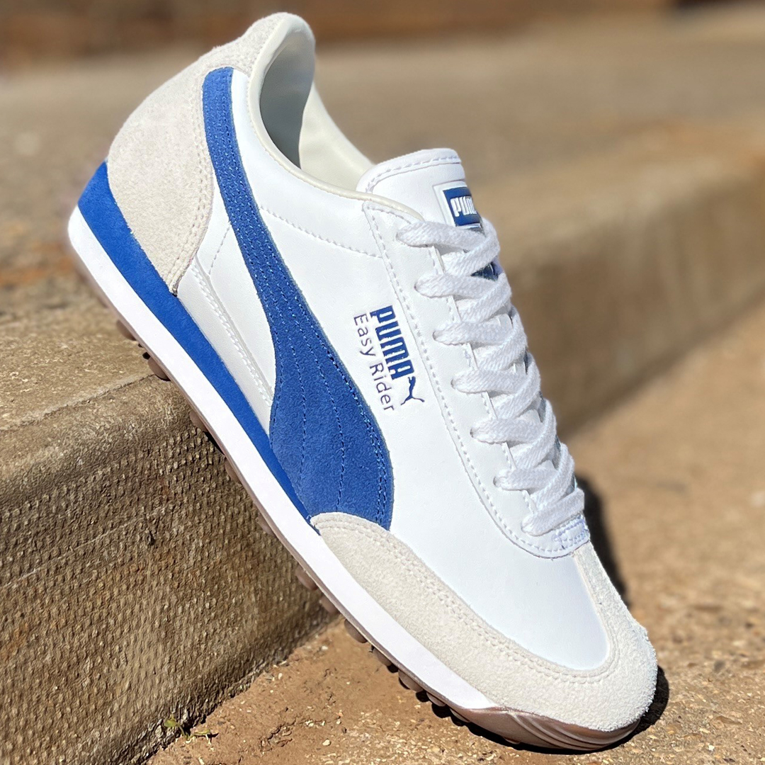 The Puma Easy Rider trainer in white/royal blue colourway is perfect for everyday and for your holiday wardrobe. Get yours now👉🏼 80scasualclassics.co.uk/trainers-c12/p…
.
.
#80scasualclassics #puma #easyrider #trainers