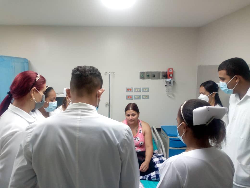 Se realiza pase de visita docente-asistencialy entrega de turno de enfermería en el CDI Las Casitas estado Distrito Capital.
#CubaCoopera 
#cubacooperaven 
<a href="/cubacooperaven/">Brigada Médica Cubana en Venezuela</a> 
<a href="/DCMedicaDistrit/">Brigada Médica Cubana Distrito Capital</a> 
<a href="/japortalmiranda/">José Angel Portal Miranda</a> 
<a href="/MINSAPCuba/">Ministerio de Salud Pública de Cuba</a> 
<a href="/cdilascasitas/">CDI LAS CASITAS</a>