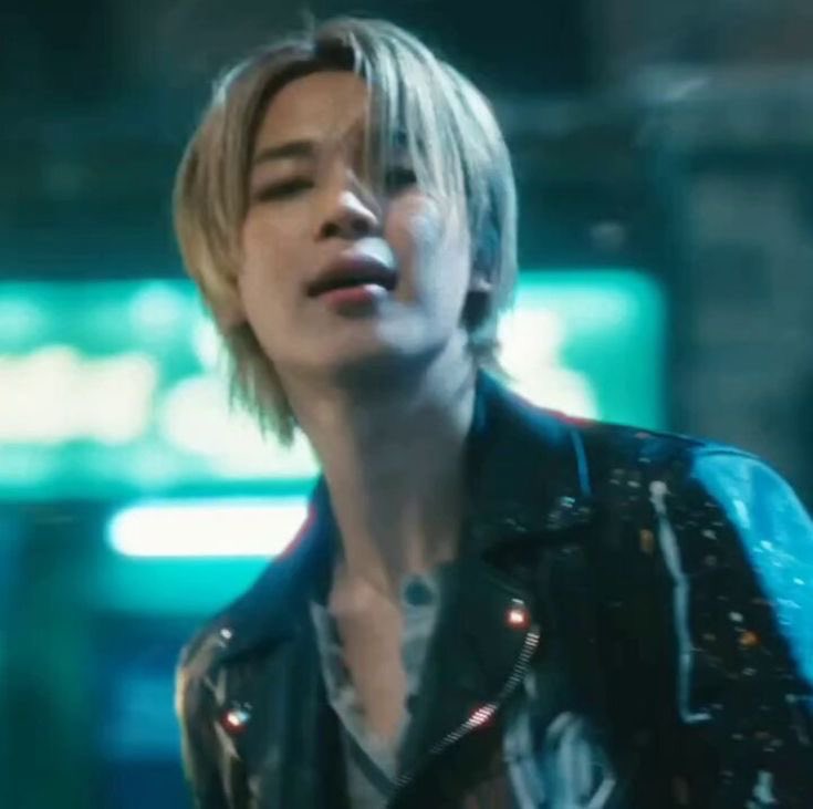 Without streaming farms and countless versions on digital platforms, “APT.” (34 weeks) organically becomes the longest-charting song by a K-pop act in history on Billboard Hot 100, kicking Jimin’s “Who” (33 weeks).