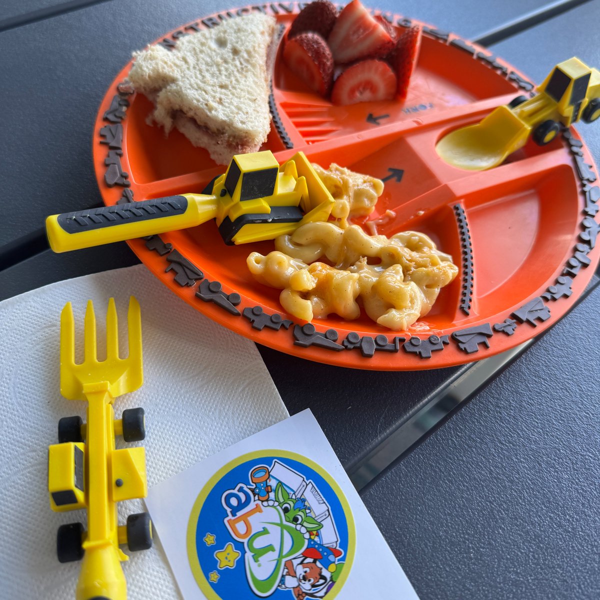 Happy Monday, Tykes! 🍪   

What's your favorite thing to munch on?  

PB&amp;J with the crust cut off? Juicy steak? Or a crisp baby carrot?  

#abdl #ageplay #ageplayer