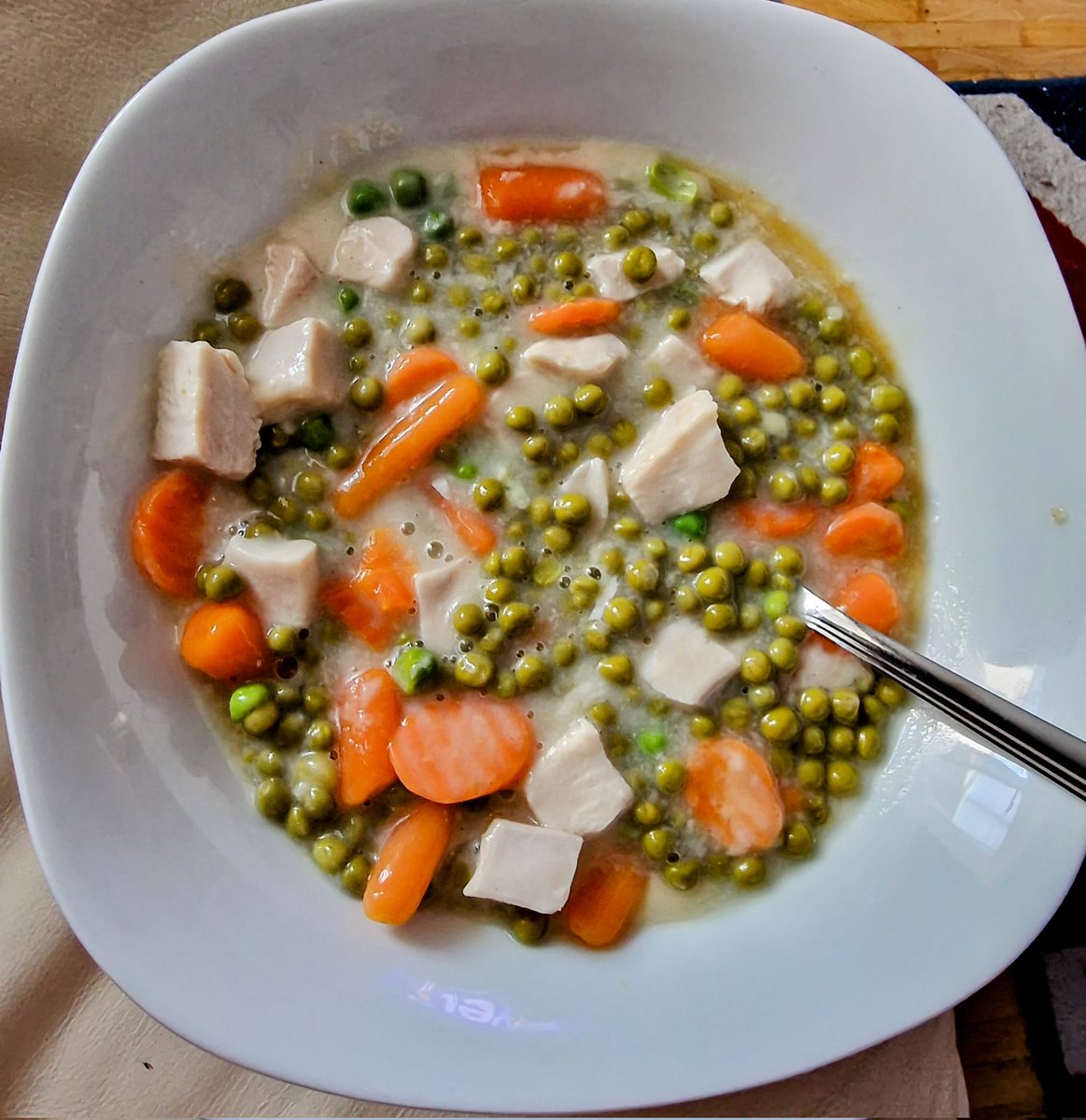 Mein #dasperfektedinner 🍽 ist Hühnerfrikassee mit XL Erbsen und Karotten als Beilage. 😋🫣 Grüße Euch 👋🤗 auf eine Woche in Bonn. 👔