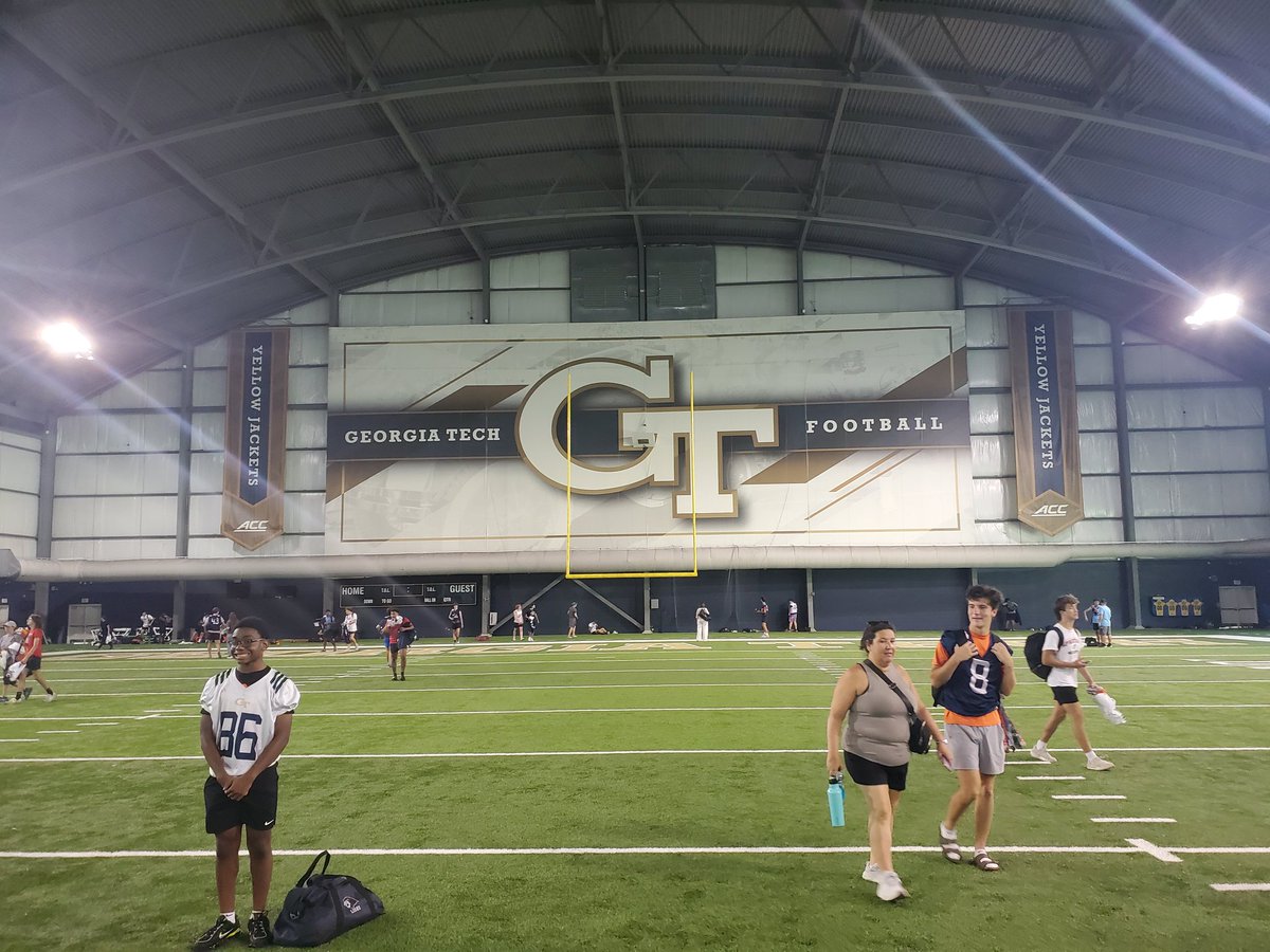 WilliamFieldss's tweet image. Had a great time in Atlanta for the GT specialist camp. Proud to say I was the most accurate snapper during charting and was a finalist in the comp. Awesome meeting @CoachTimSalem and the rest of the staff. Cant wait to be back💪

@DrStevenWright @BillLiedy @CoachDrew__