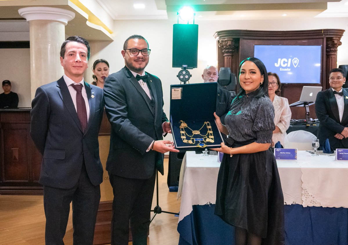 Foto de muestra entrega de collarín JCI Ecuador. 
Para la historia. 

<a href="/JCIEcuador/">JCI Ecuador</a> #JCIEcuador #JCI