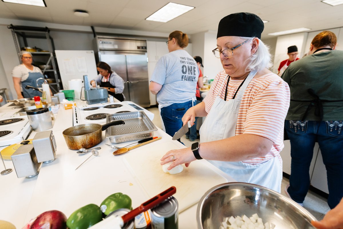 University of Nebraska-Lincoln (@unlincoln) on Twitter photo Fresh ingredients, faster kitchens and happier classrooms ✨
Hosted by <a href="/HRTM_UNL/">UNLHospitality&Tourism</a>, school lunch professionals from across the state recently gathered on East Campus to learn how to create healthier meals and improve kitchen efficiency. ›› buff.ly/E6R2q1f #NUforNE Fresh ingredients, faster kitchens and happier classrooms ✨
Hosted by <a href="/HRTM_UNL/">UNLHospitality&Tourism</a>, school lunch professionals from across the state recently gathered on East Campus to learn how to create healthier meals and improve kitchen efficiency. ›› buff.ly/E6R2q1f #NUforNE