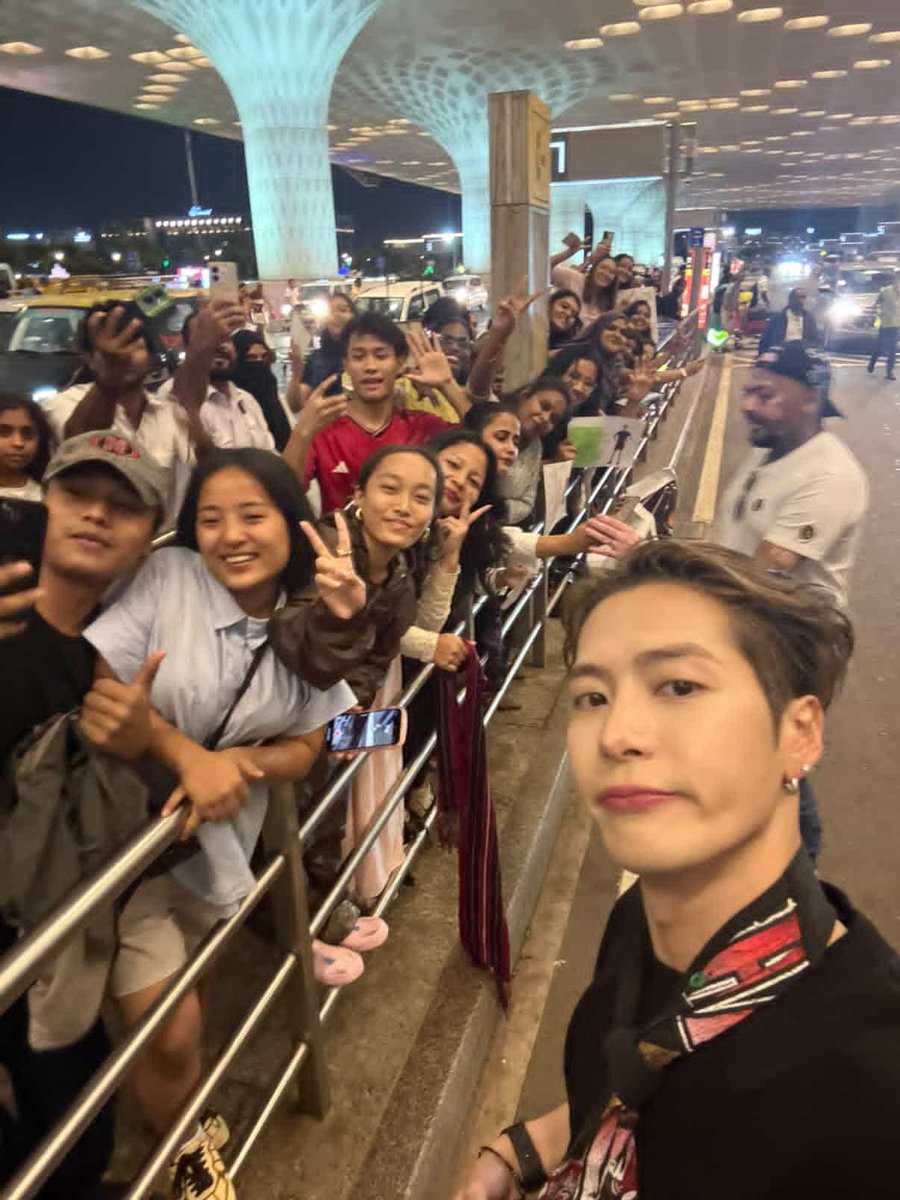 [#JACKSTAGRAM] 250617

Jackson Wang posted a pic taken with Indian fans in IG broadcast channel ❤️🇮🇳

#JacksonWang #王嘉尔 #잭슨 #TEAMWANG <a href="/JacksonWang852/">Jackson Wang</a>