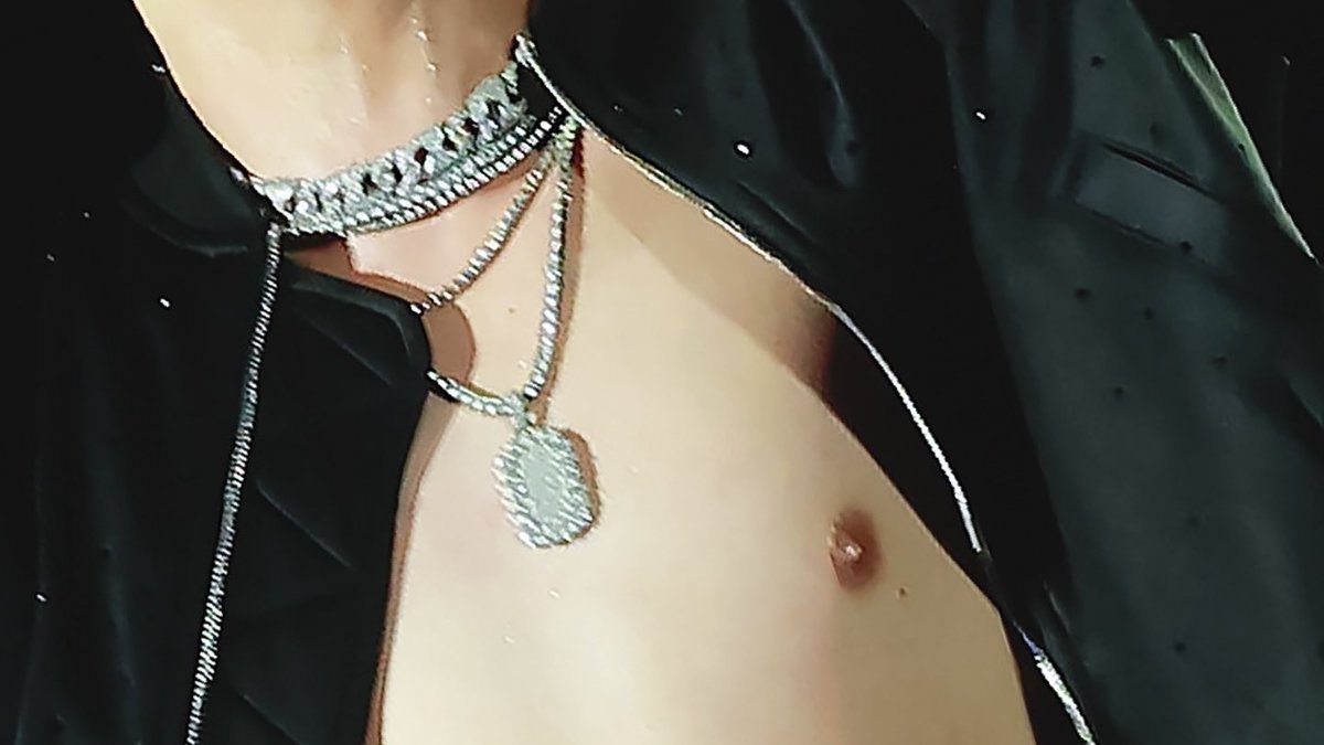 hoseok lips tweet media