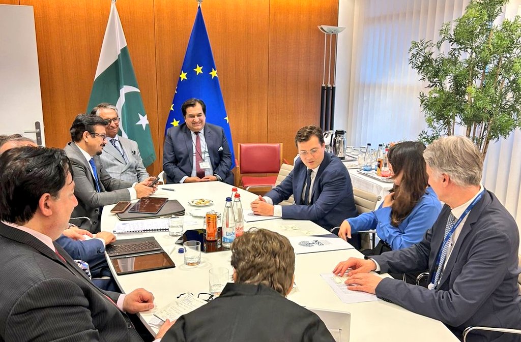 🇪🇺🇵🇰
یورپی پارلیمنٹ میں میری خان کی سربراہی میں  "خودمختار یورپی اقوام ESN" گروپ کے وفد سے ملاقات کی
🇪🇺🇵🇰