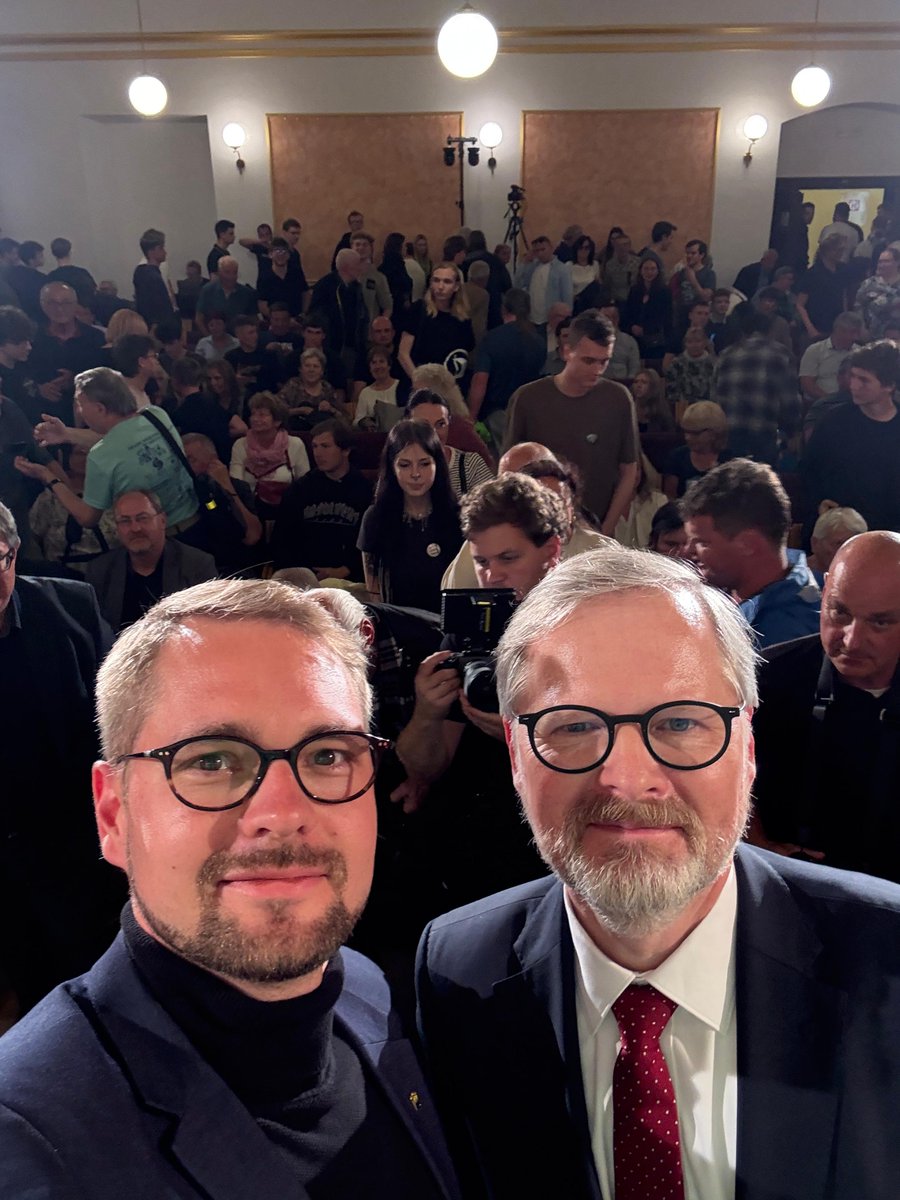 Matěj Ondřej Havel (@m_o_havel) on Twitter photo Jeden sál na debatu v Hradci nestačil, jak bylo narváno. Díky všem z našeho kraje za svobodnou, kritickou i optimistickou debatu. Teď jde o všechno! Jeden sál na debatu v Hradci nestačil, jak bylo narváno. Díky všem z našeho kraje za svobodnou, kritickou i optimistickou debatu. Teď jde o všechno!