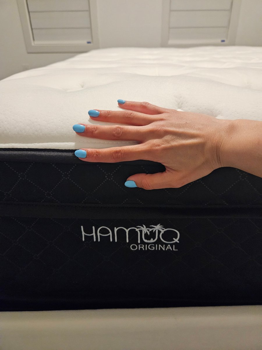 If this isn't the best mattress in Canada, then I don't know what is 🛏️🇨🇦☁️

#madeincanada #hamuq #hamuqsleep #hamuqmattress #canada #canadian #sleep #mattressinabox #hybridmattress