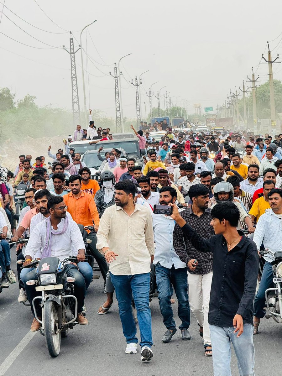 Pankaj choudhary RLP (टीम हनुमान बैनीवाल) (@jatpanka1) on Twitter photo ये चेहरा आने वाले दिनों में राजस्थान की राजनीति में भूचाल लाएगा 👊
मज़बूत योद्धा <a href="/Ramniwaskukna/">Ramniwas kukna</a> 👑 ये चेहरा आने वाले दिनों में राजस्थान की राजनीति में भूचाल लाएगा 👊
मज़बूत योद्धा <a href="/Ramniwaskukna/">Ramniwas kukna</a> 👑
