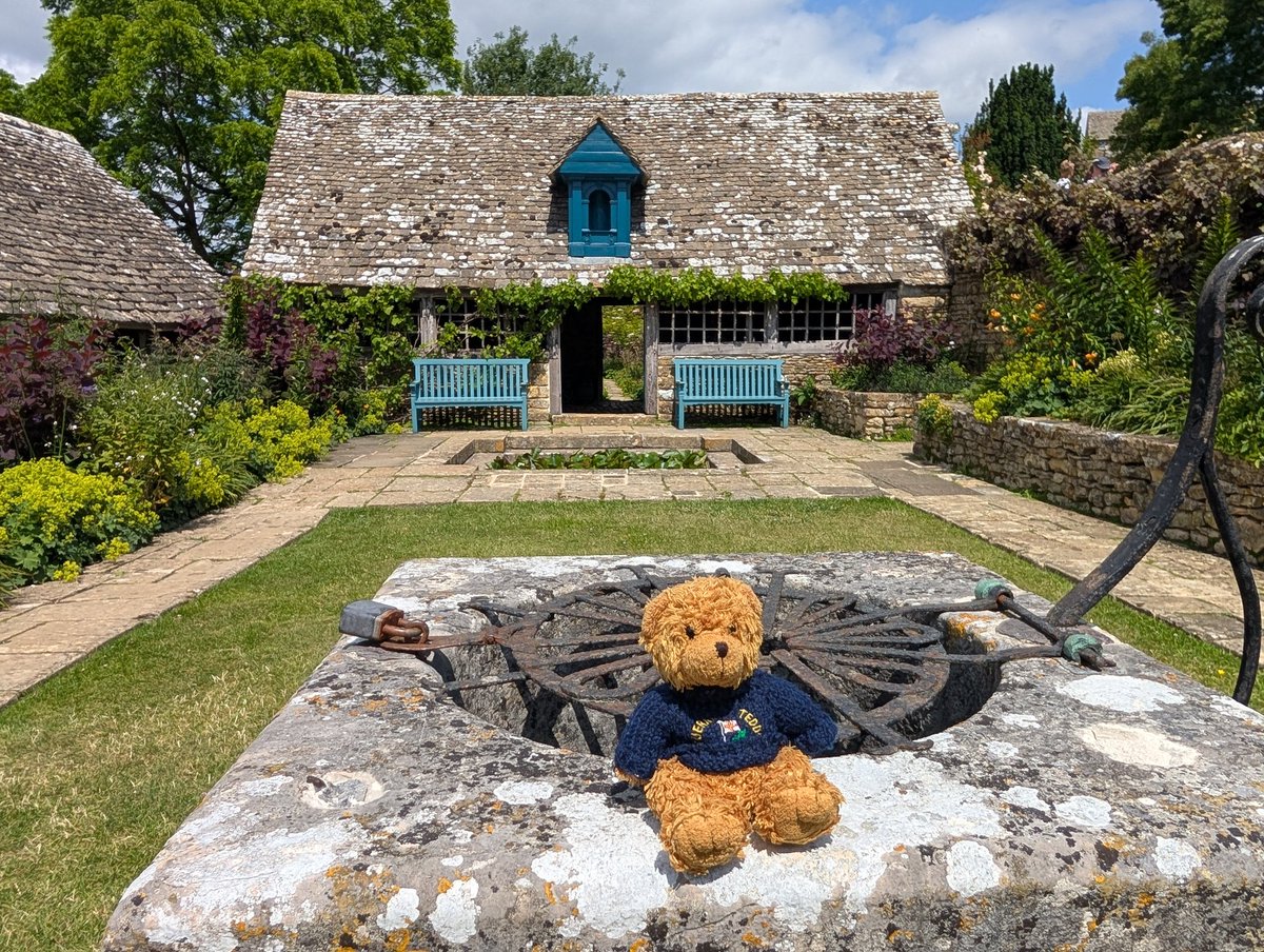 Bentley had a nice wander around Snowshill. He scoffed the tuna sandwich before the staff could take a picture