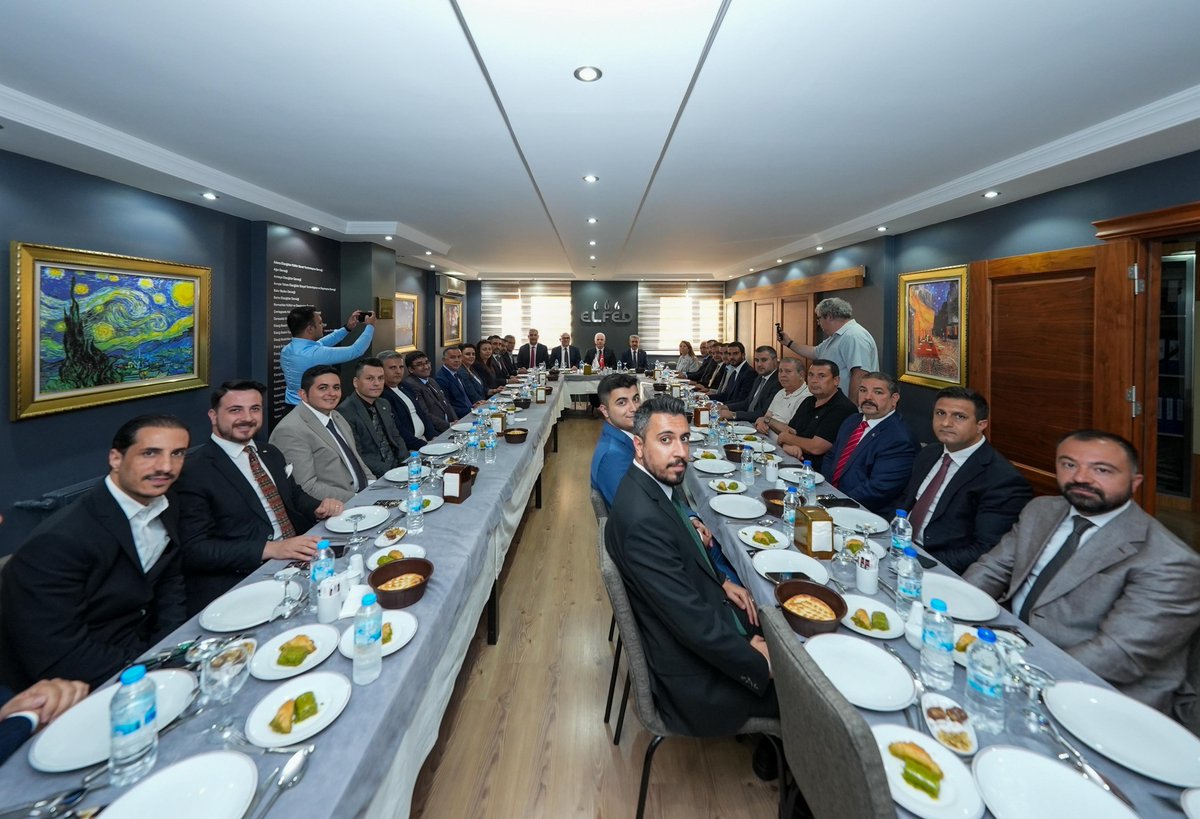 Valimiz Davut Gül, Elazığ Dernekler Federasyonu'nu (ELFED) ziyaret etti. 

Vali Gül, Federasyon Başkanı Kazım Gökhan Elgin ve üyelerle bir araya gelerek yürütülen faaliyetlere ilişkin bilgi aldı.

<a href="/gul_davut/">Davut GÜL</a> 

📍#Üsküdar