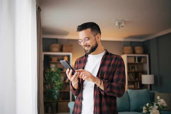 Take control of your IBD journey with our curated selection of apps- designed to support both your physical and mental well-being. From tracking symptoms to finding restrooms on the go, these tools make daily life easier. Discover them here: bit.ly/3EAWvdk