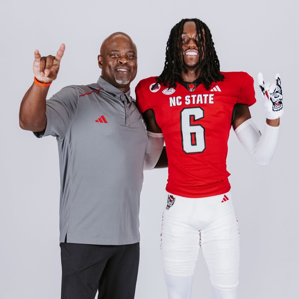 Winter Park (Fla.) 3⭐️ CB Jordan Jackson had a good idea of where he was going to commit. The Pack's team culture sealed the deal during his OV.

"The second I set foot in the facility, I knew this was home."

On NC State's latest commit: on3.com/teams/nc-state…