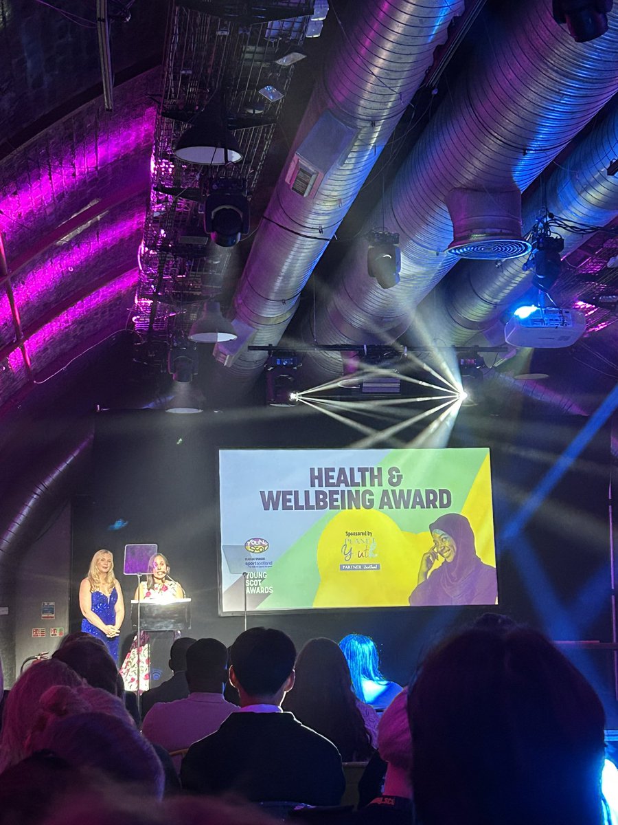 AlisonMunro17's tweet photo. The @planetyouthscot sponsored #YSAward for Healtha & Wellbeing is awarded by Zahra Hedges to Ellie Hodges from Clackmannanshire for her support & inclusion of pupils at the school breakfast club. Well done Ellie! https://t.co/tH7sKv0R1j
